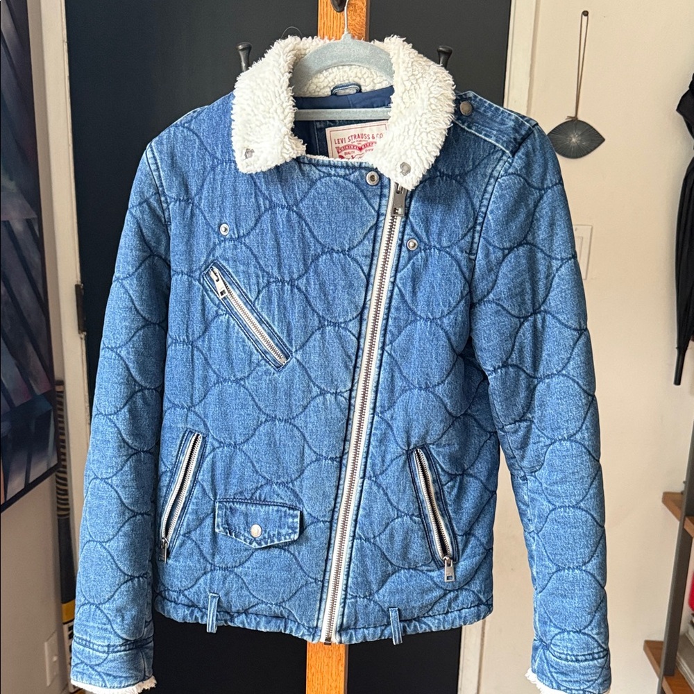 Levi's Blue Quilted Jacket with sherpa Collar - Picture 6 of 6